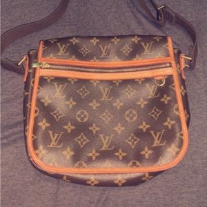 Men’s Louis Vuitton shoulder bag